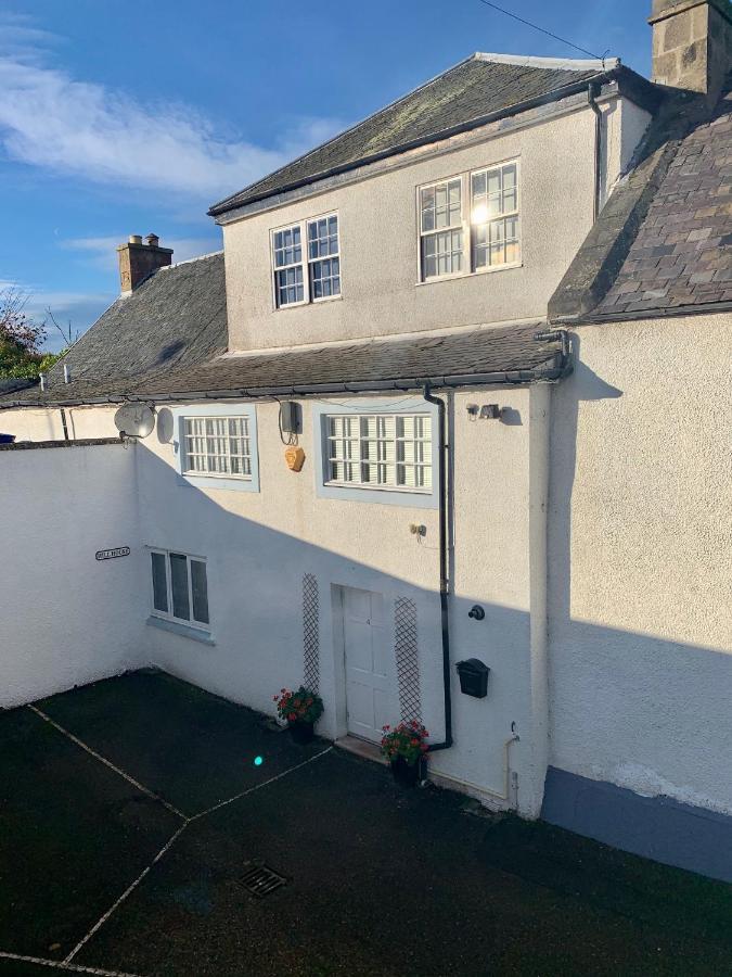 Hill House - Mews Town House, In A Quiet Private Close, In The City Centre Of Inverness. المظهر الخارجي الصورة